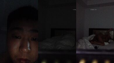 《换妻俱乐部泄密流出》绿帽老公带着老婆和其他男人玩3P,4P 完美露脸（二） (2)